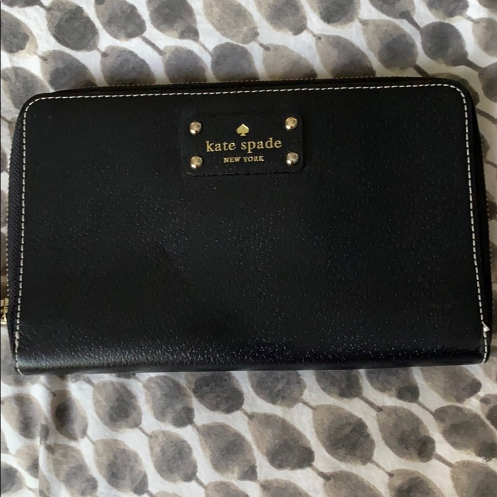 Kate spade oversized travel wallet black nwt